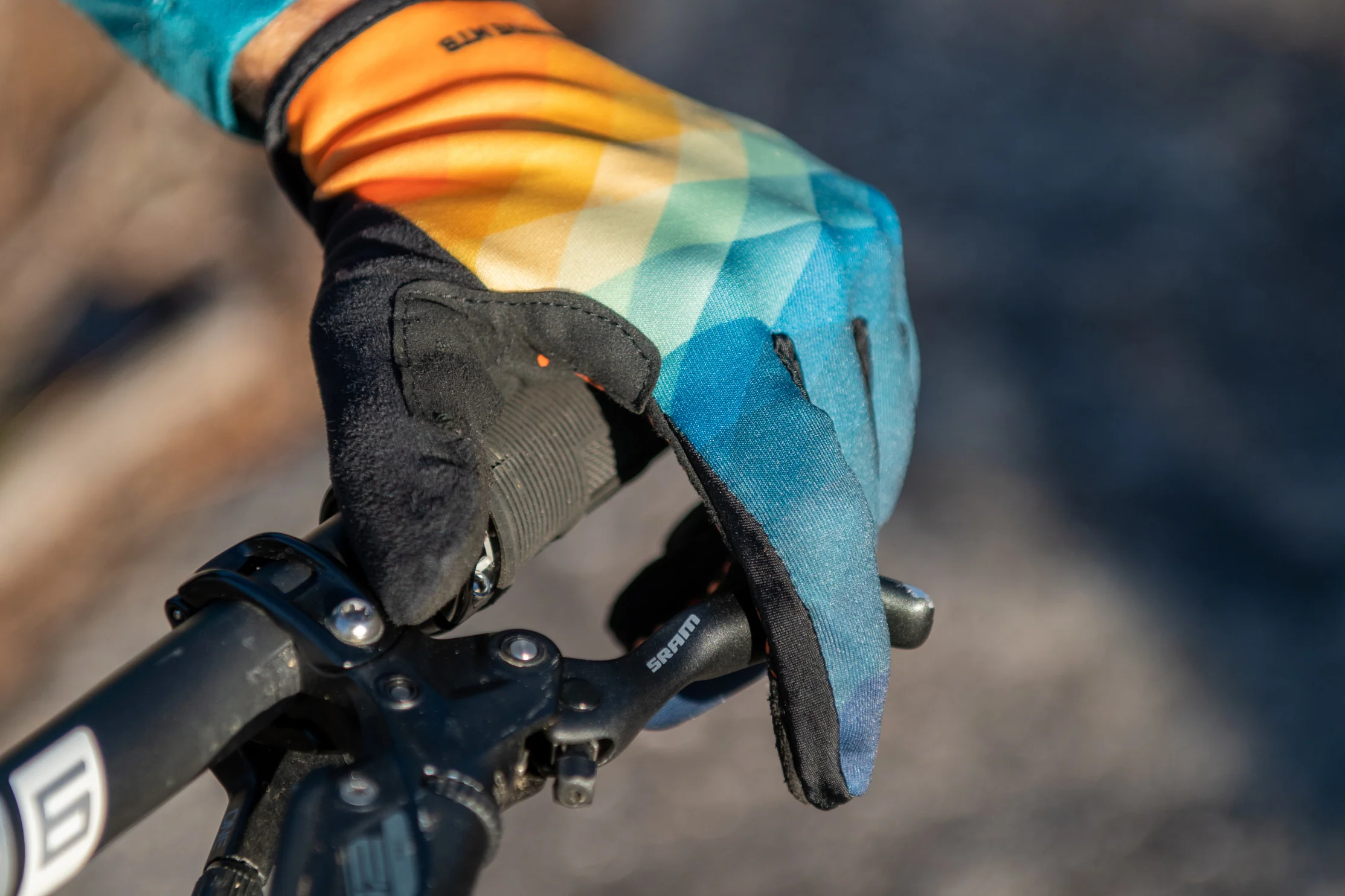 Diffuse Tech 2.0 Glove (Emerald/Orange) - Image 4